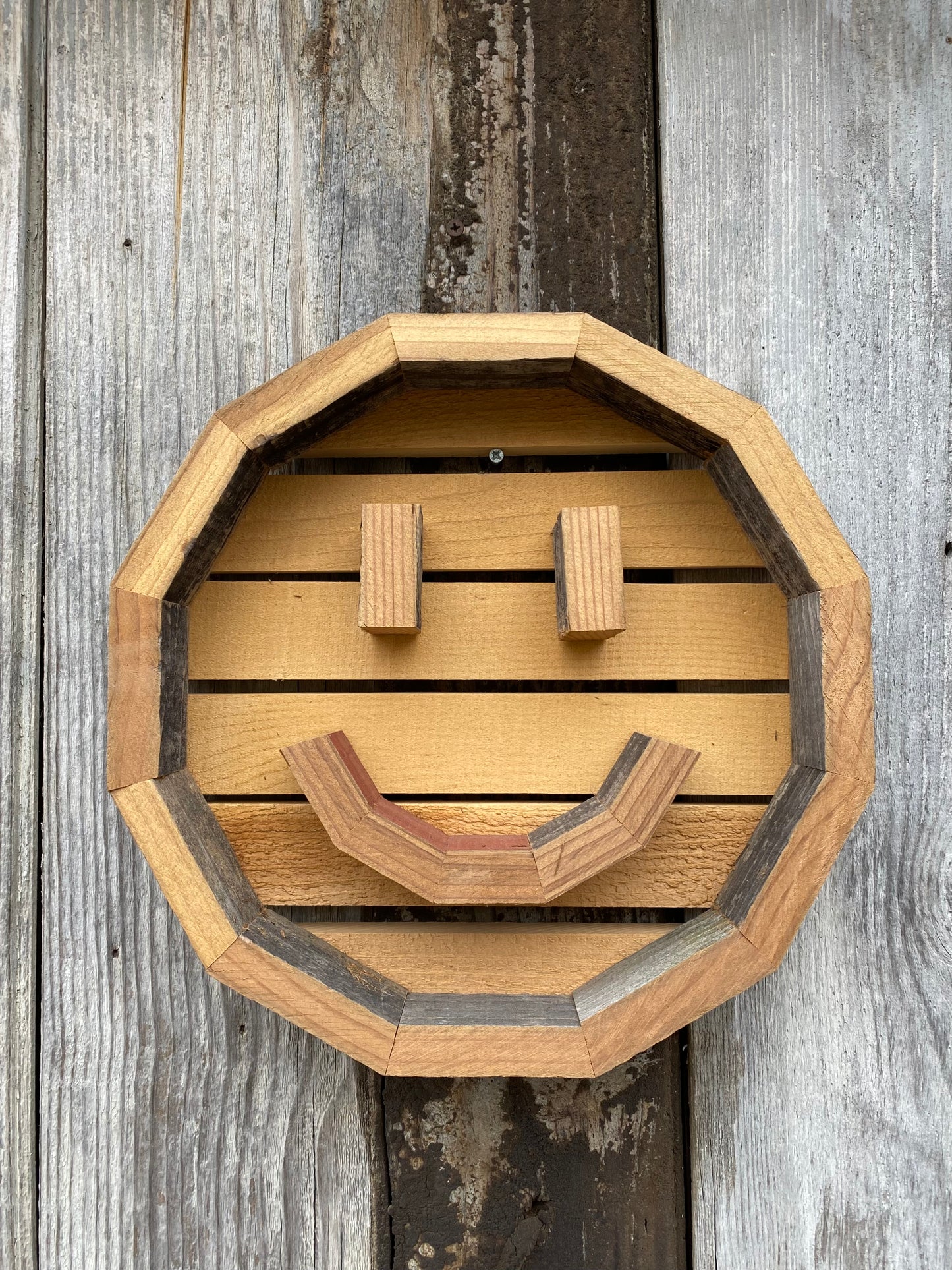 Redwood Smiley Face Planter